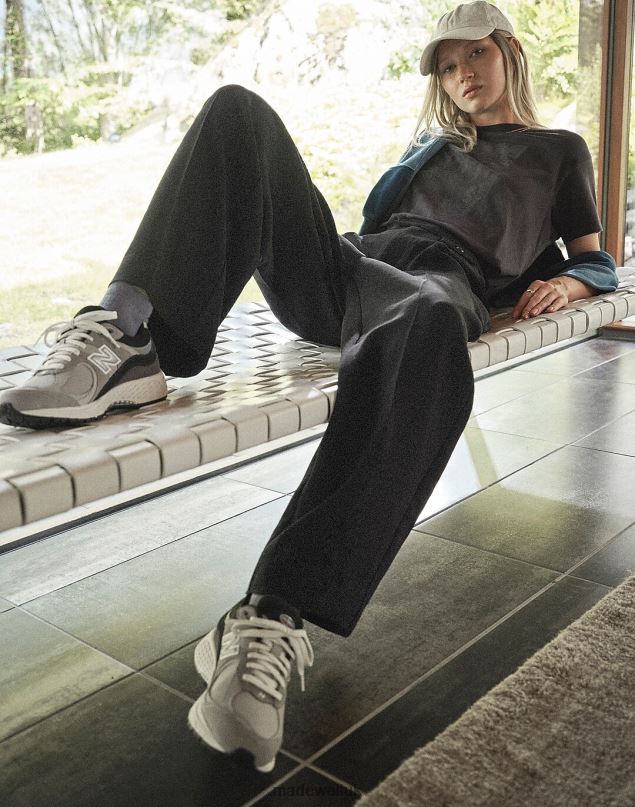 Madewell Women New Balance Unisex 2002R Sneakers Footwear Driftwood Sandstone 8P4862009